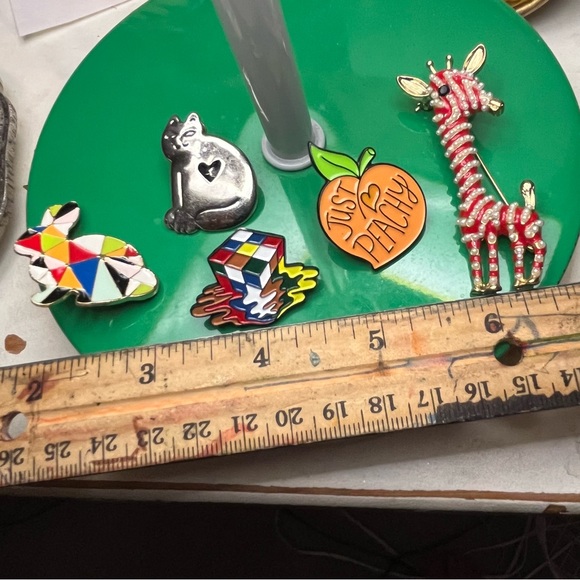 🗣️Just Peachy Pin - Picture 2 of 3